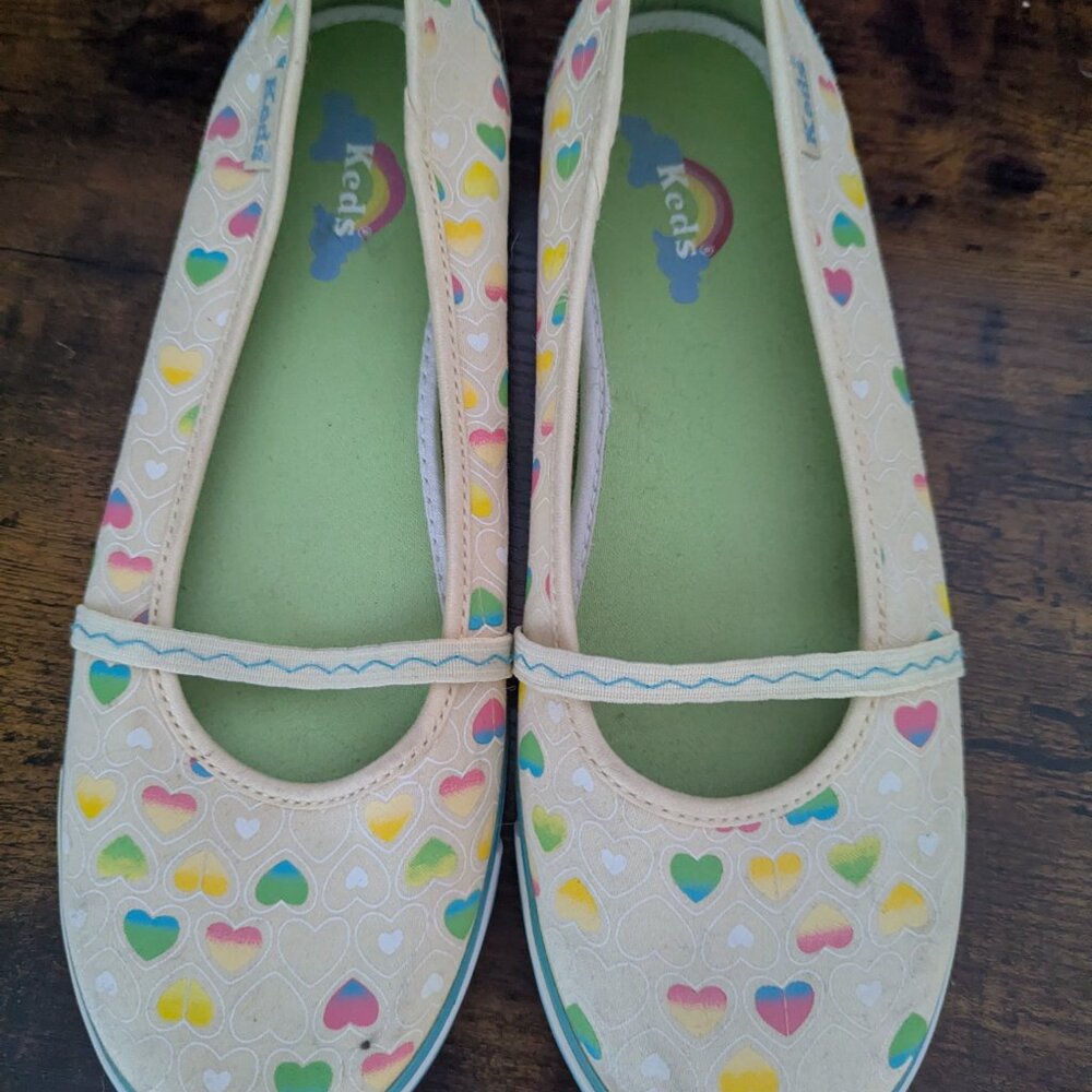 Keds shoes Size 6 ( free With $50.00 Offer)